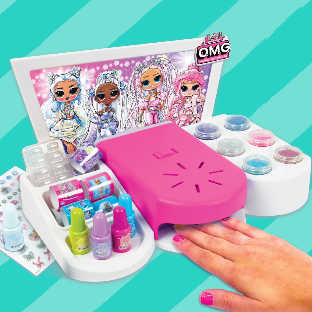 4-in-1 Manicure Set with Water Based Nail Polish W23883