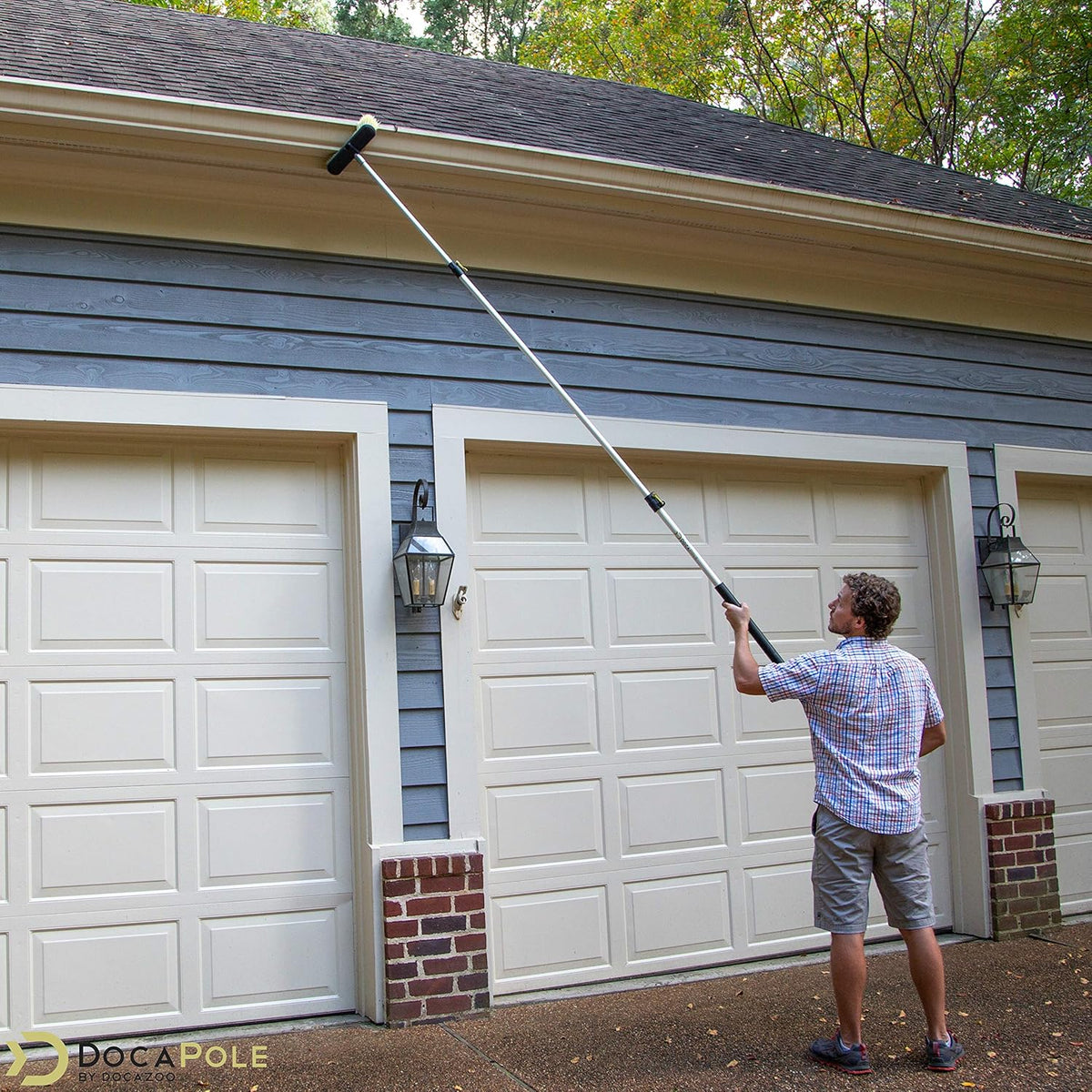 11 Inch Medium Bristle Deck Brush with Telescoping Pole V525069