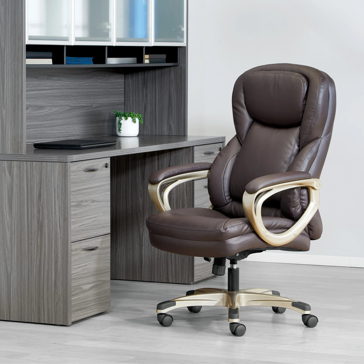 Cream Bonded Leather Executive Office Chair A9495