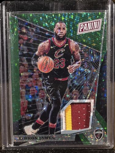 25 Cards Basketball Sports Card Mystery Pack with Autograph or Relic Cards W956