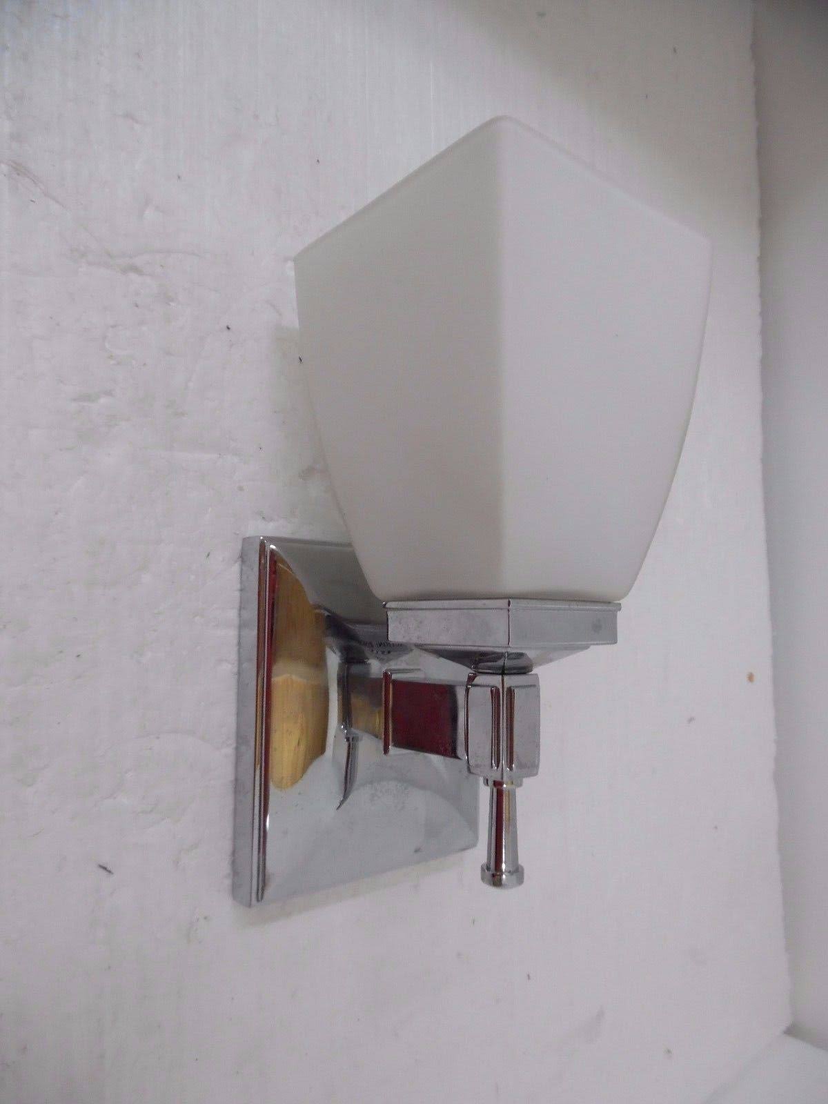 Polished Chrome 1 Light Bath Bracket K914
