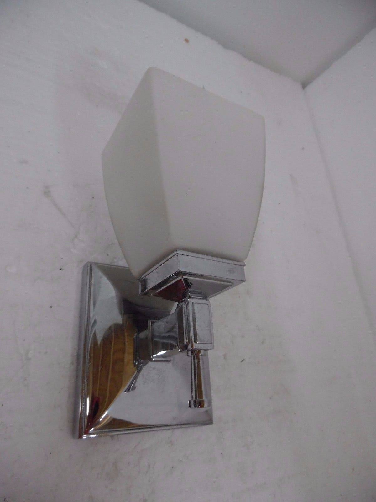 Polished Chrome 1 Light Bath Bracket K914