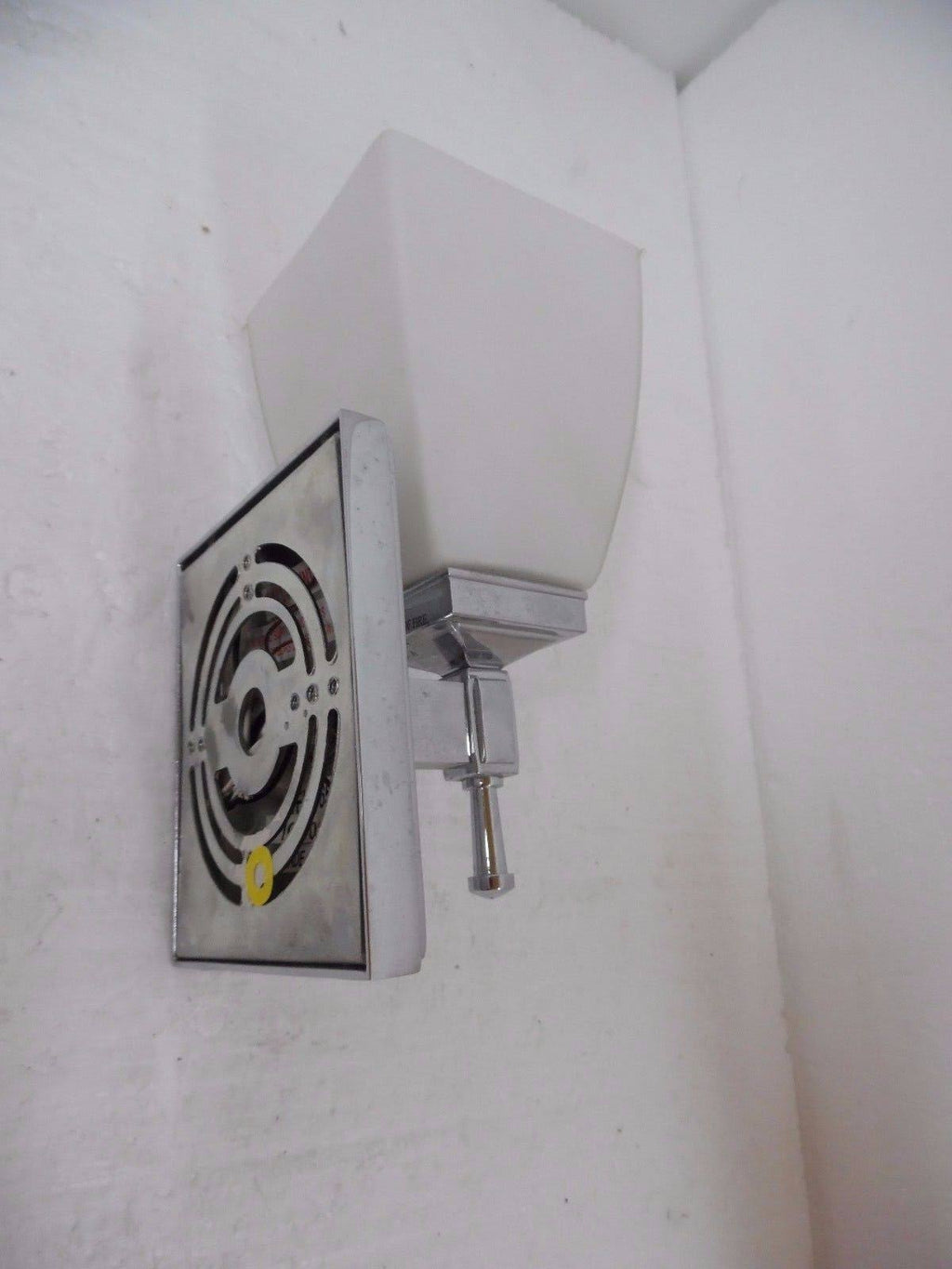 Polished Chrome 1 Light Bath Bracket K914